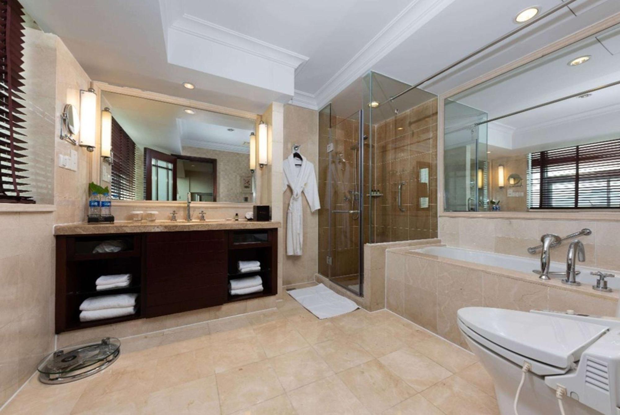 Ramada Plaza Optics Valley Hotel Wuhan Eksteriør billede