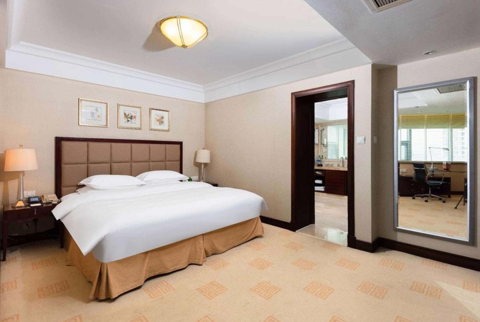 Ramada Plaza Optics Valley Hotel Wuhan Eksteriør billede