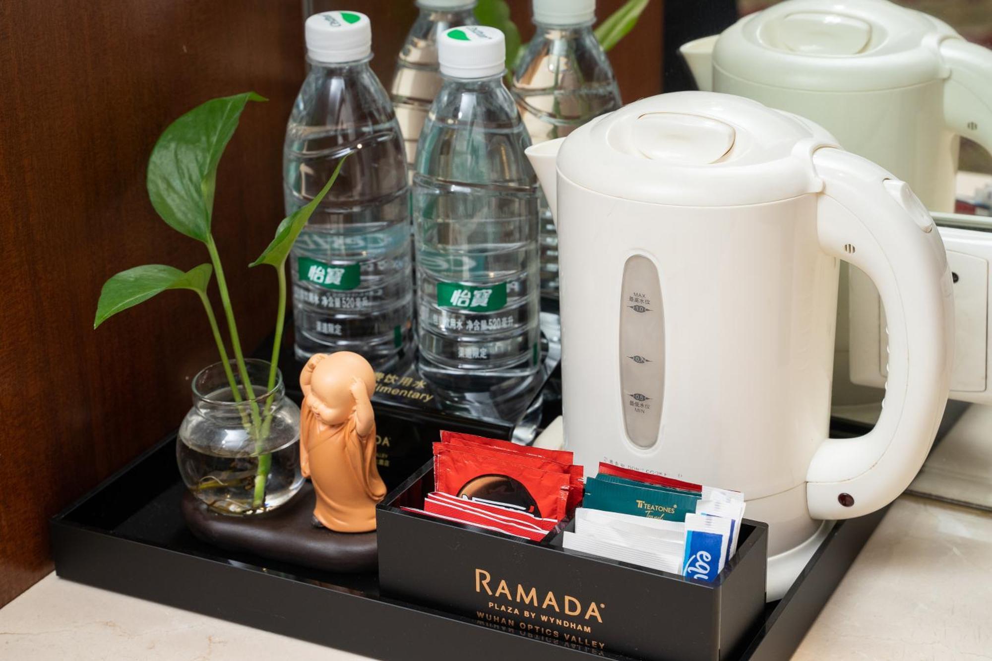 Ramada Plaza Optics Valley Hotel Wuhan Eksteriør billede