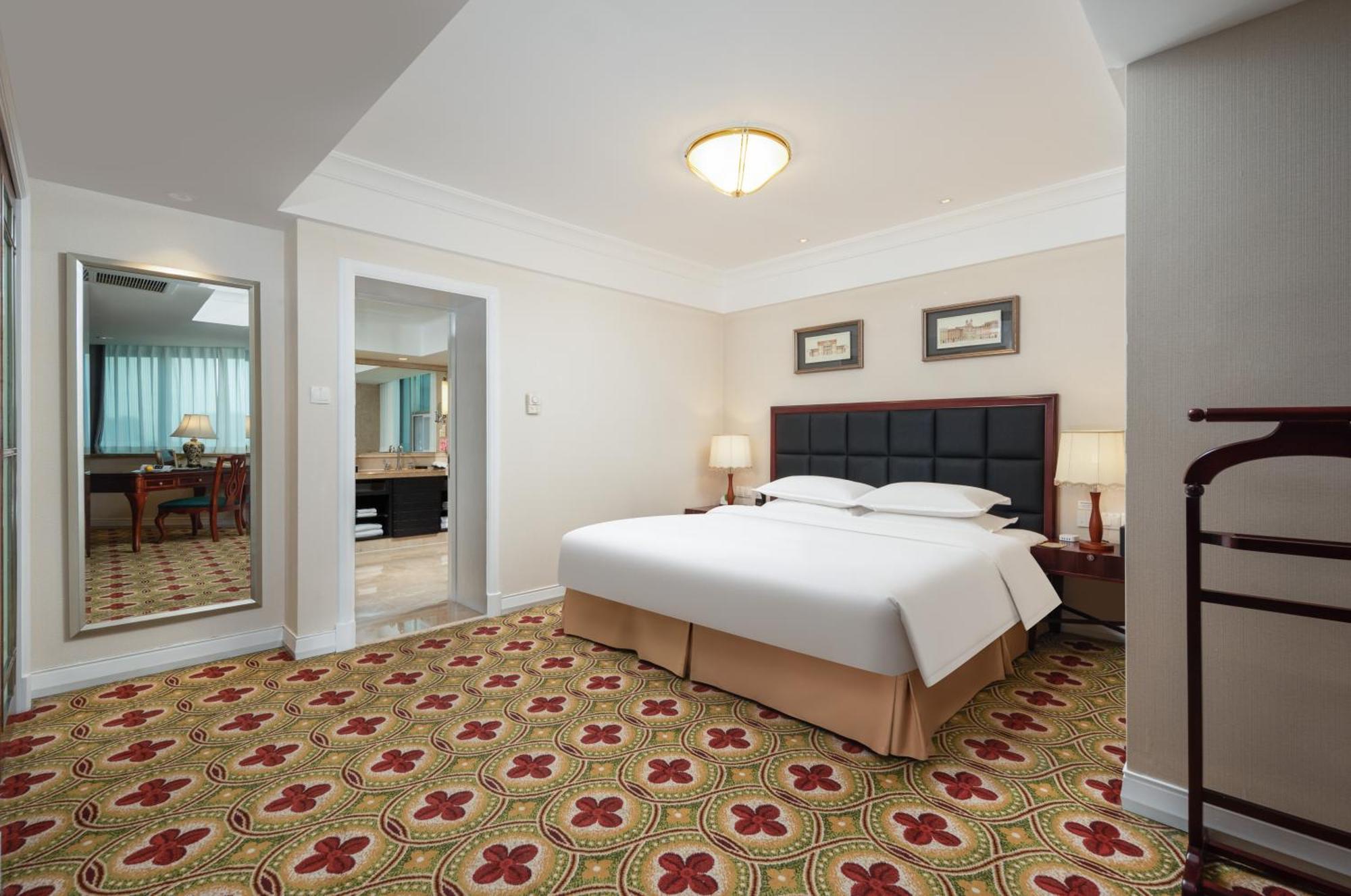 Ramada Plaza Optics Valley Hotel Wuhan Eksteriør billede